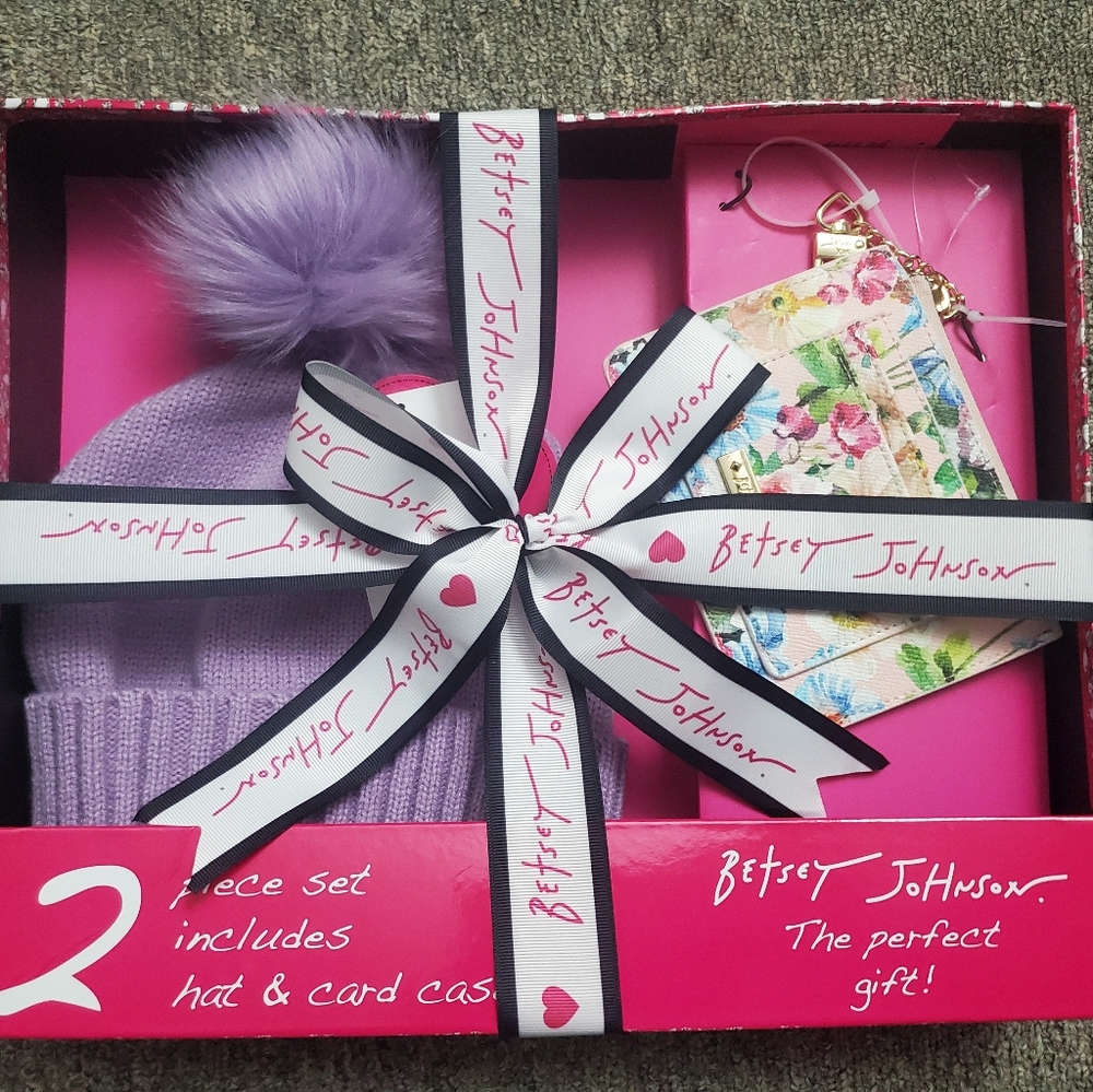 NWT in box Betsey Johnson 2 piece hat and card case wallet set